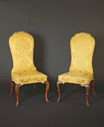 Paar Queen Anne hoge rugstoelen, 18e eeuw